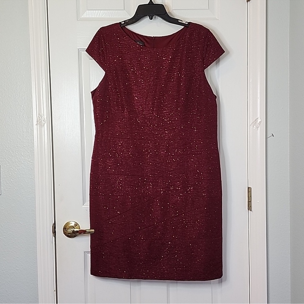 Beautiful woman's dress, like new.